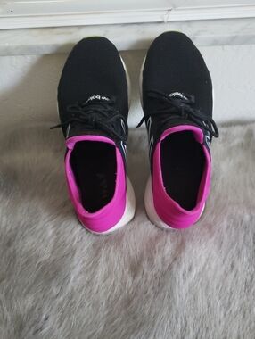 New Balance Women’s Black Sneakers with Pink Heel Collar